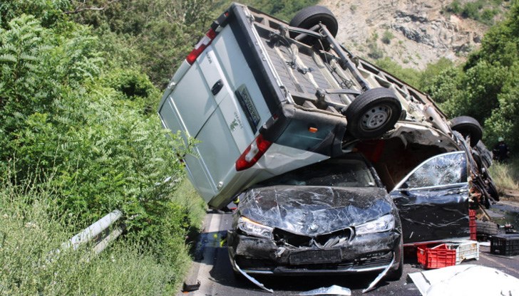 Лицемерно загрижени за жертвите от ПТП министри, експерти и НПО-та отказват да се разделят от хранителната верига, която си осигуряват от пътнотранспортния травматизъм Лицемерно загрижени за жертвите от ПТП министри, експерти и НПО-та отказват да се разделят от хранителната верига, която си осигуряват от пътнотранспортния травматизъм