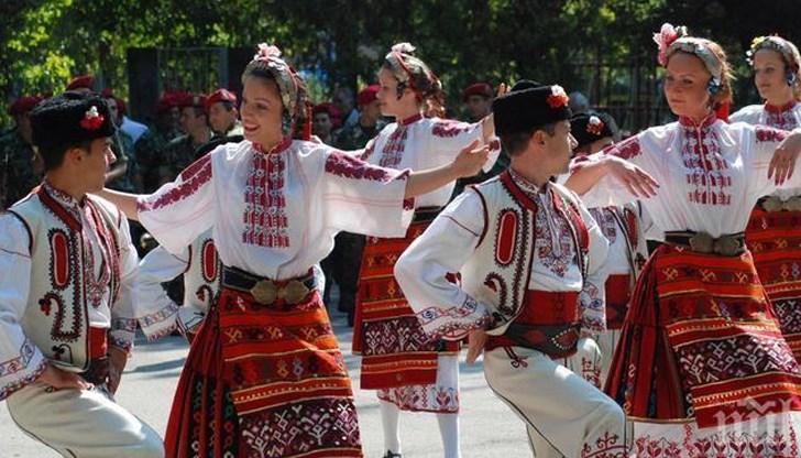 Фестивалът ще представи фолклорна етно палитра от песни, танци и носии / Снимката е илюстративна