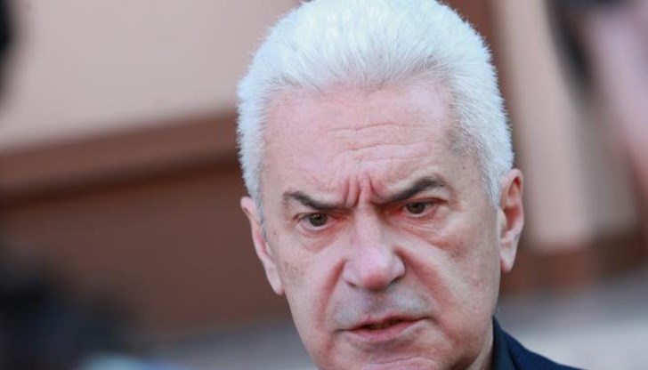 Лидерът на АТАКА търсил обясненя за назначението на Симона Радева в районното Лидерът на АТАКА търсил обясненя за назначението на Симона Радева в районното