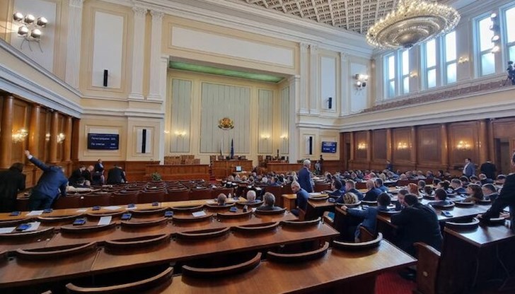 От ГЕРБ-СДС, ДПС и "Има такъв народ" не се регистрираха От ГЕРБ-СДС, ДПС и "Има такъв народ" не се регистрираха