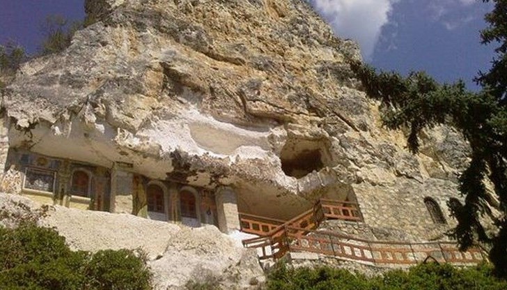 Филмът е посветен на 800-годишнината от създаването на скалния манастир Филмът е посветен на 800-годишнината от създаването на скалния манастир