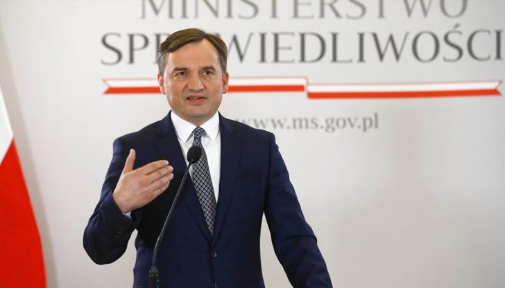 доклада става дума не за правосъдие, а за сваляне от власт на демократично избраното правителство на Полша