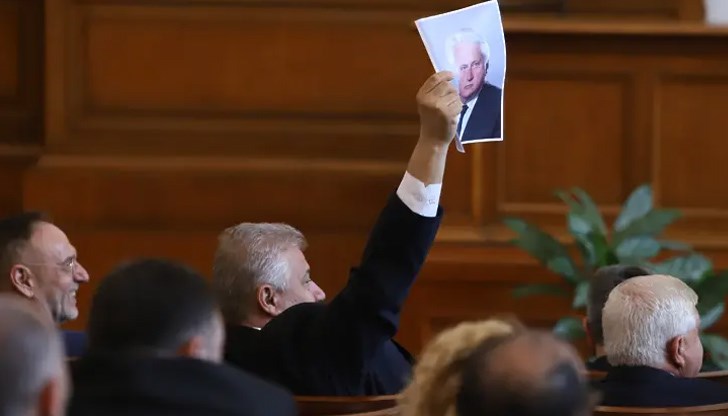 Депутатите запазиха изискването срокът за внасяне на номинациите да бъде 14 дни Депутатите запазиха изискването срокът за внасяне на номинациите да бъде 14 дни