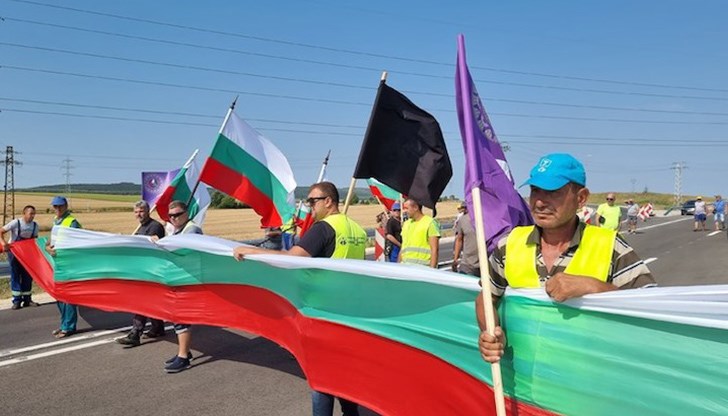 Пътния възел „Белокопитово“ на автомагистрала (АМ) „Хемус“ бе блокиран за около час