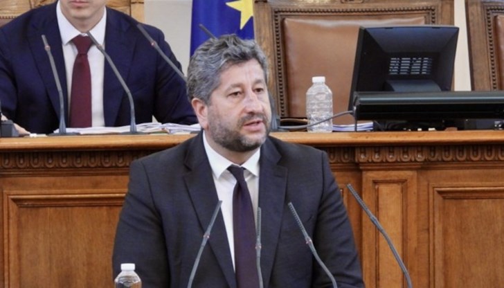 Със здрав разум трябва да се справим с двете предизвикателства – корупцията и войната