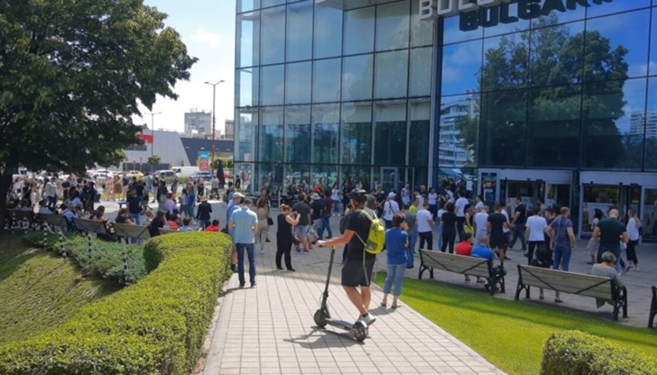 Вият сирени в търговския център