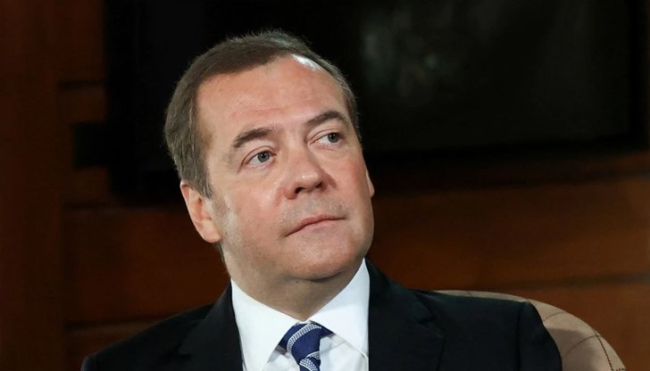 Дмитрий Медведев за тавана на цените на петрола за Русия