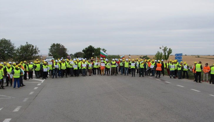 Работещите в пътните фирми ще затварят движението край разклона за Иваново