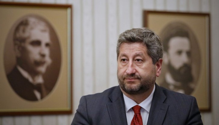 По думите на Иванов предстоят тежки кризи, внесени отвън По думите на Иванов предстоят тежки кризи, внесени отвън