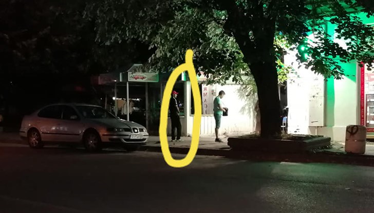 Мъжът спокойно си шофирал в центъра на Русе, втрещявайки пешеходците и живущите в района