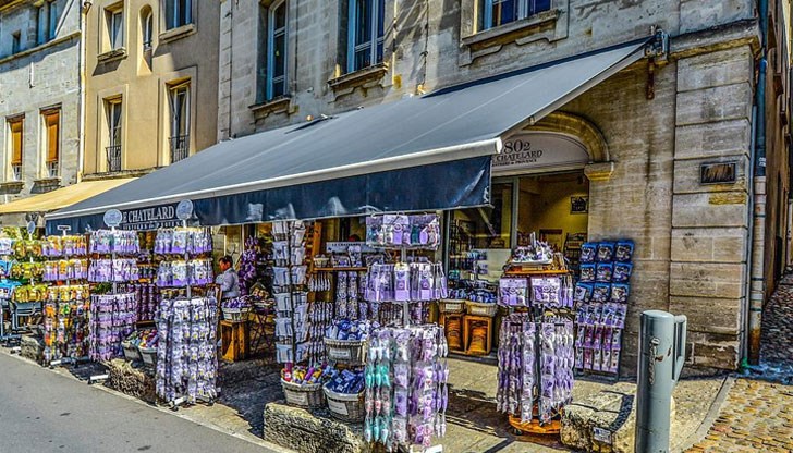 Ограничават и светещите реклами нощем Ограничават и светещите реклами нощем