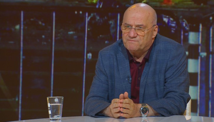 Аз 30 години съм работил с информатори. Не може един общопознат разбойник да е информатор, каза ген. Василев Аз 30 години съм работил с информатори. Не може един общопознат разбойник да е информатор, каза ген. Василев