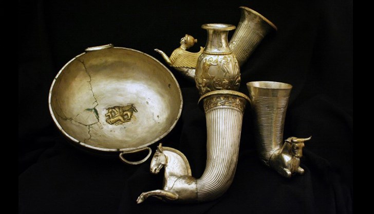 Съкровището от Борово, меден слитък и кремъчни ядра за праисторически ножове от Регионален исторически музей - Русе заминават отвъд океана