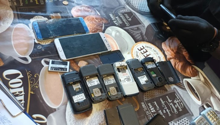 Задържани са трима мъже