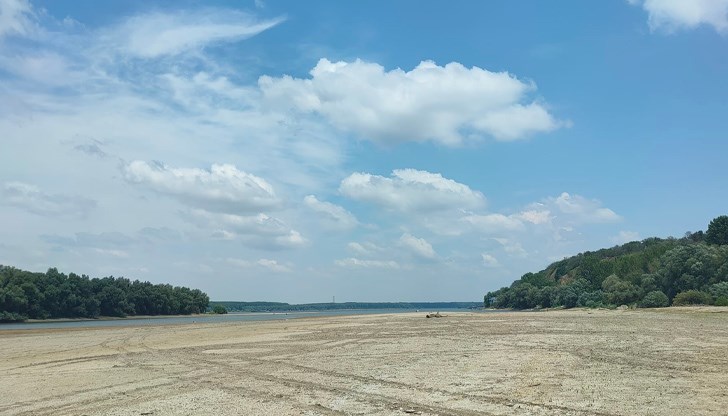 Понижението на водите на Дунав откри възможност за разходки до "Люляка"