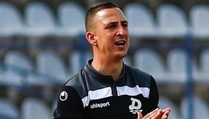 Мачът се игра в събота, головете са на Йордан Димитров от дузпа, Миро Будинов и автогол на домакините