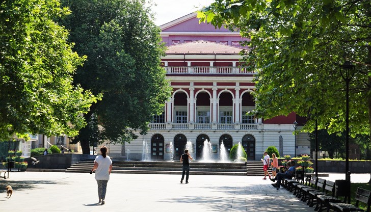 Хоспитализираните пък са се увеличили с близо 92%