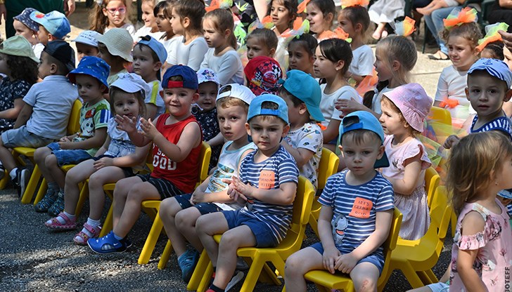 С театър, песни, и танци, всички участници казаха "Здравей, лято!" и си пожелаха това да е само началото на бъдещи съвместни инициативи