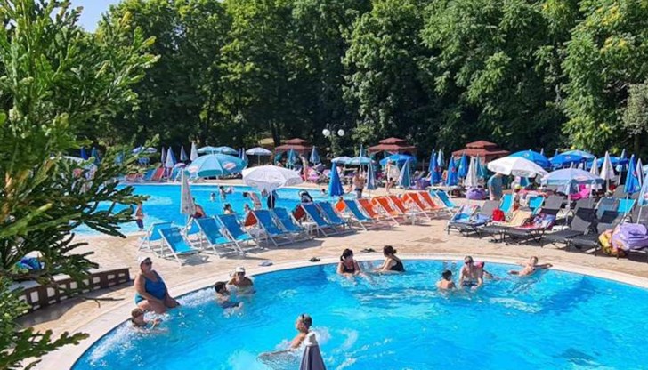 За да се чувства човек комфортно след плуване, температурата на водата в басейна трябва да е с 2-3 градуса по-ниска от температурата на въздуха