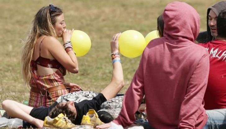 Сред европейските тийнейджъри райският газ се е превърнал в нещо като легален лек наркотик, който най-често се използва за развлечение