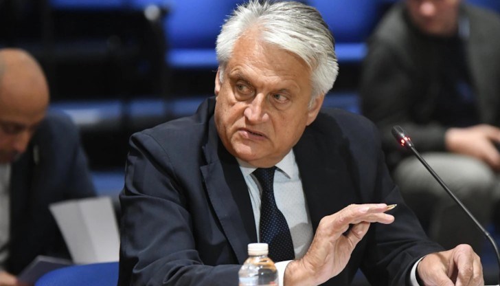 Има данни, че е имало съучастник една жена, която е установена. Има данни, че е имало съучастник една жена, която е установена.