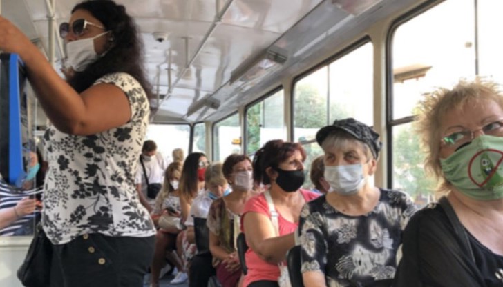 Маските отново стават задължителни за лечебните и социални заведения, оптики, аптеки и дрогерии Маските отново стават задължителни за лечебните и социални заведения, оптики, аптеки и дрогерии