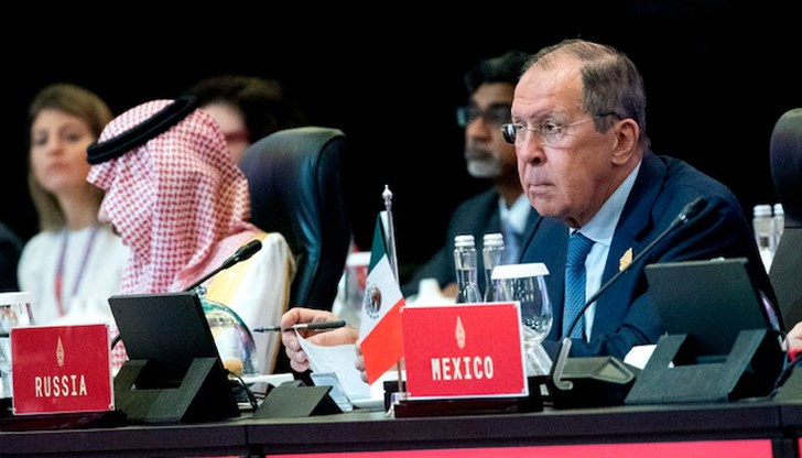 За първи път от началото на войната в Украйна на едно място ще се срещнат представители на западните държави, Русия и държавите, които пряко или косвено подкрепят Москва в тази конфронтация За първи път от началото на войната в Украйна на едно място ще се срещнат представители на западните държави, Русия и държавите, които пряко или косвено подкрепят Москва в тази конфронтация