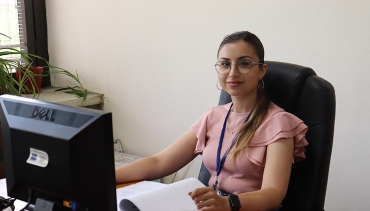 През следващия месец тя отново ще подпомага колегите си от правната дирекция и то без да получава възнаграждение През следващия месец тя отново ще подпомага колегите си от правната дирекция и то без да получава възнаграждение