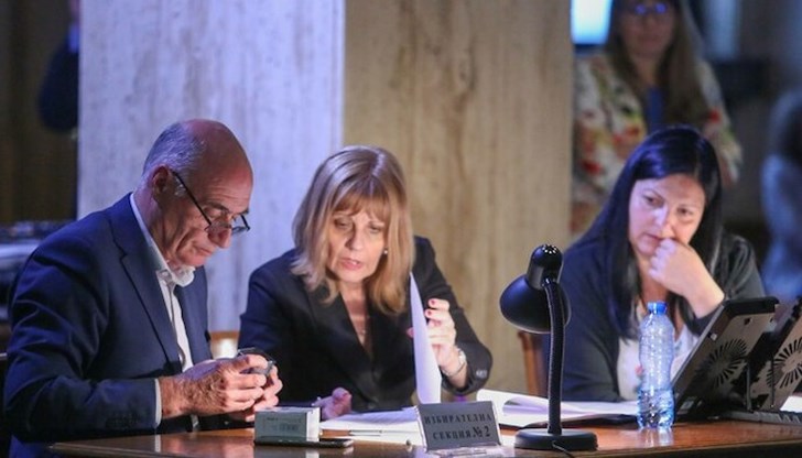 Утре ще има втори тур за избор на четвърти член Утре ще има втори тур за избор на четвърти член