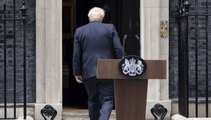 Джонсън остава министър-председател до есента, когато ще бъде избран нов