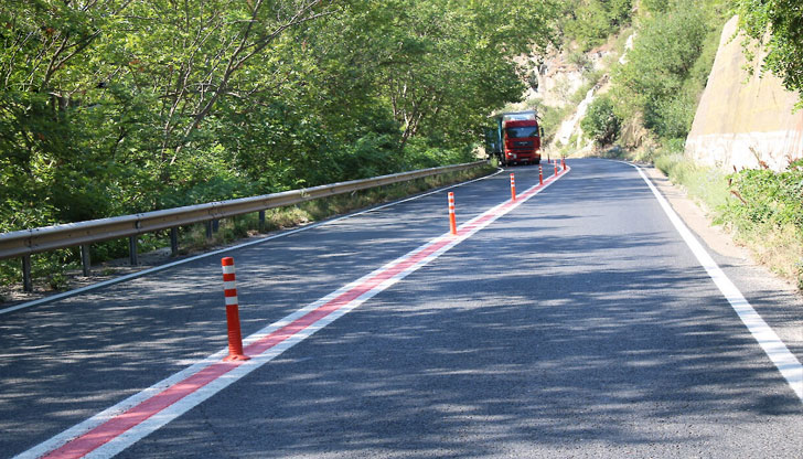 Монтират ограничителни колчета, които при удар се огъватГъвкави ограничители се