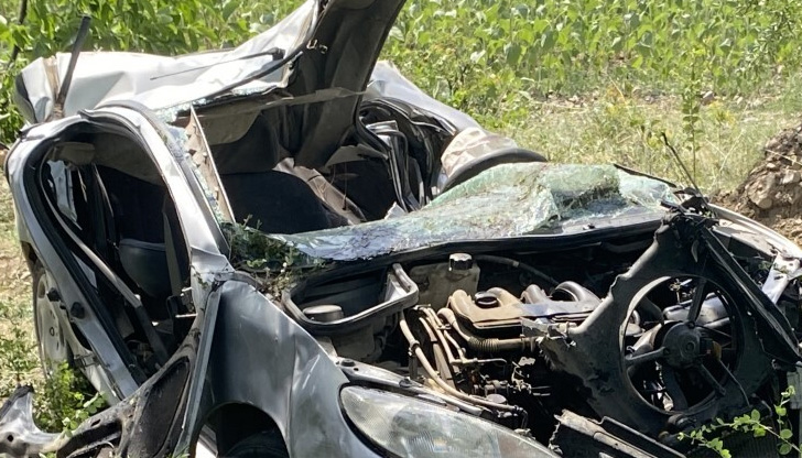 Двама мъже загинаха при катастрофа на Подбалканския път София-Бургас.Инцидентът е