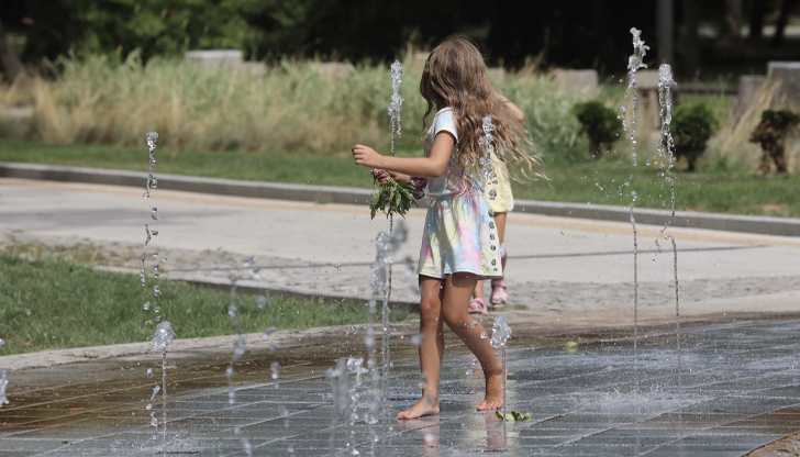 До 35 градуса максимални температуриПрез нощта над страната ще бъде