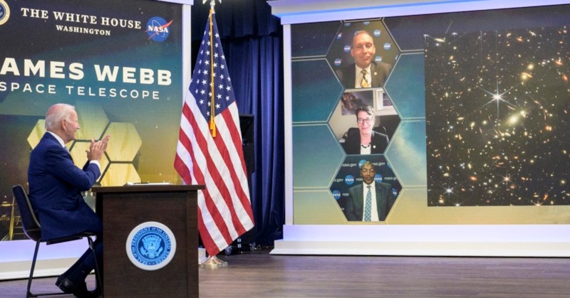 Гледаме над 13 милиарда години назад, заяви администраторът на НАСА