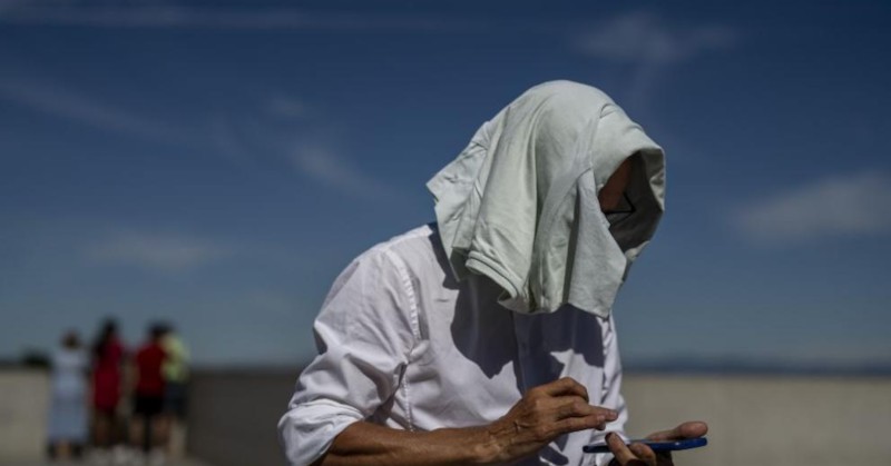 Екстремните горещини, които продължават в Испания вече пети ден, причиниха