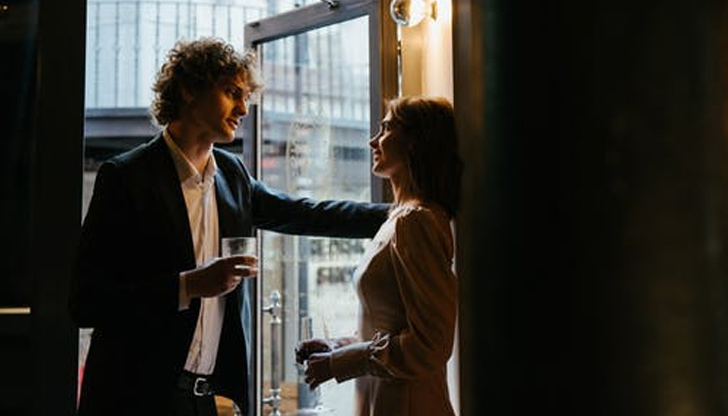 Флиртът е изкуство, което не всеки владееНа някои им се