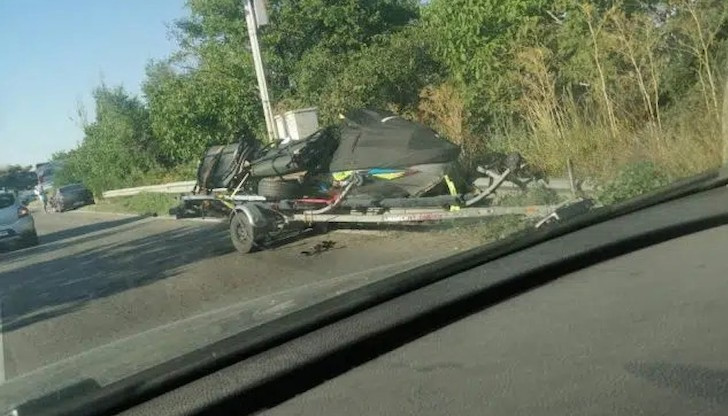 Ремаркето се е врязало странично в румънски автомобилПореден инцидент на