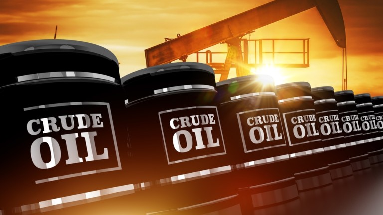 Цените на петрола се сринаха във вторник, като щатският бенчмарк
