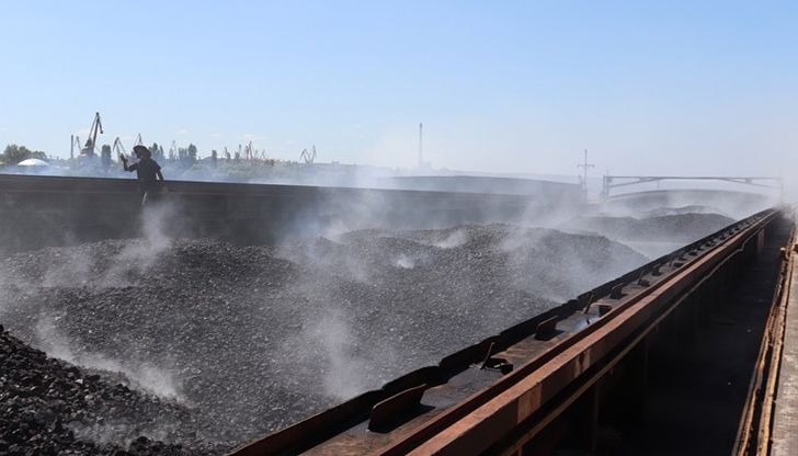 Предвижда се разтоварването на баржата да приключи през утрешния денДнес