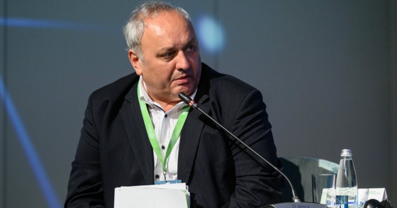 Управляващите продължават да бягат от конкретни отговори по важни теми