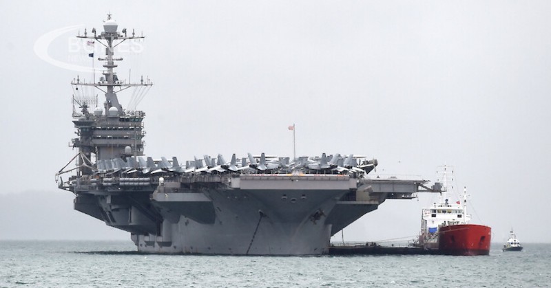 Вместо да кацне на самолетоносача, той бе отвят от внезапна