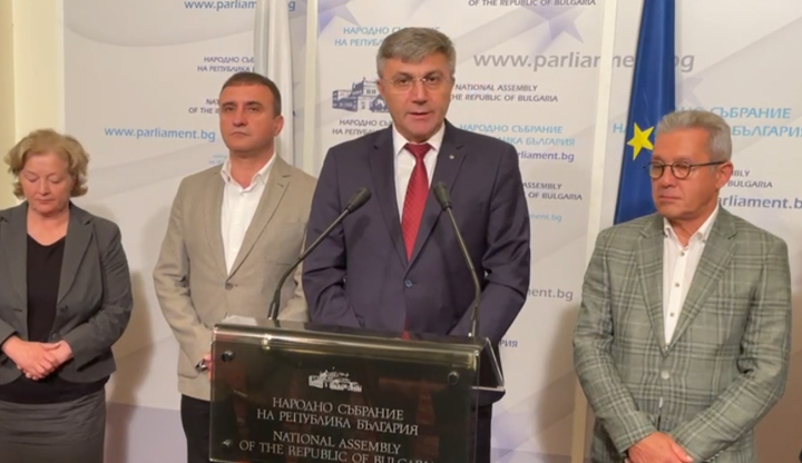 ДПС подкрепя изгонването на дипломати, които се занимават с дейност