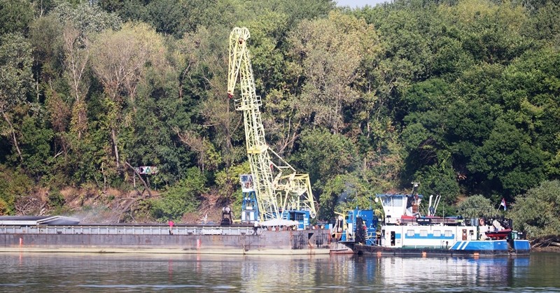 Пожарът на двете баржи, намиращи се в река Дунав при
