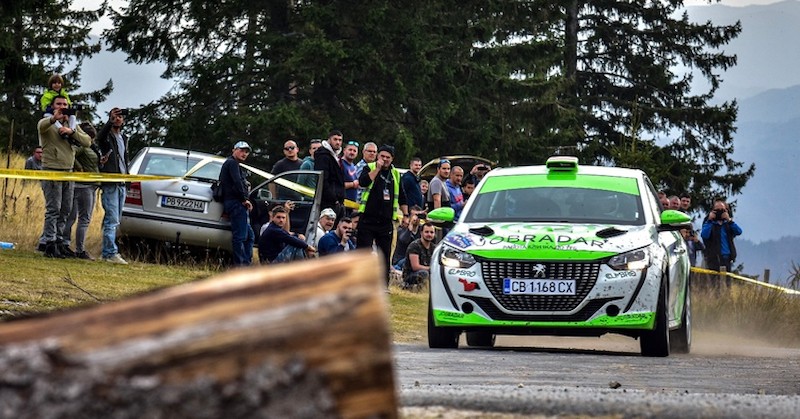 Двата български екипажа са начело в класирането след първия състезателен