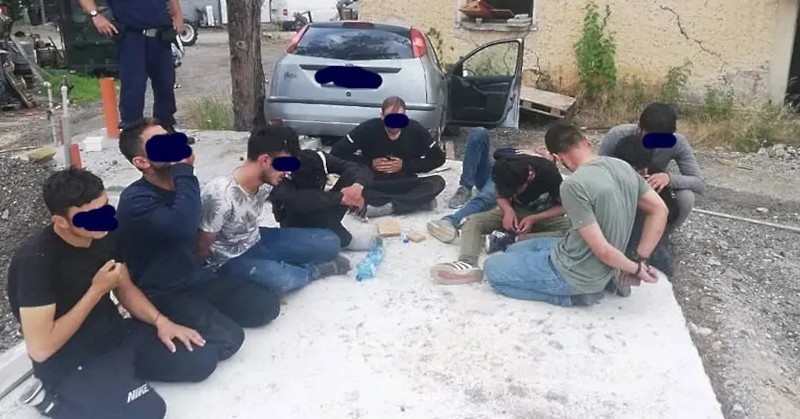 Катастрофирал край Средец, а мигрантите са направили опит да избягат22-годишен