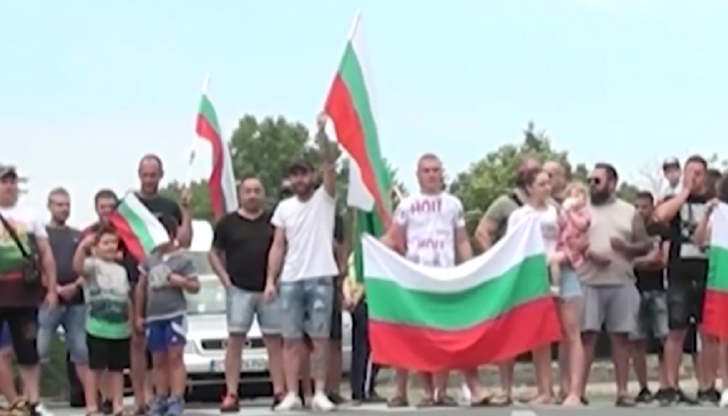 Протестите ще се превърнат в ежедневни от срядаВтори ден блокада