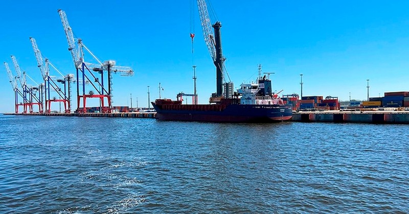 Въпреки че не уточнява какъв товар има на борда се