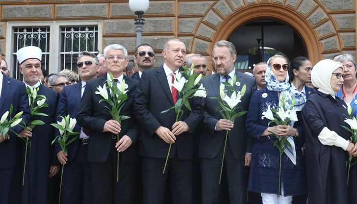 Макар да са минали 27 години, болката е още жива,