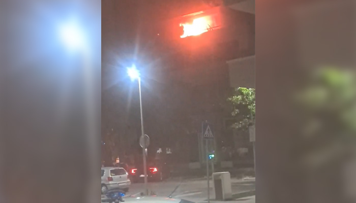 Общо 23-ма души бяха евакуирани от жилищна сграда заради пожар