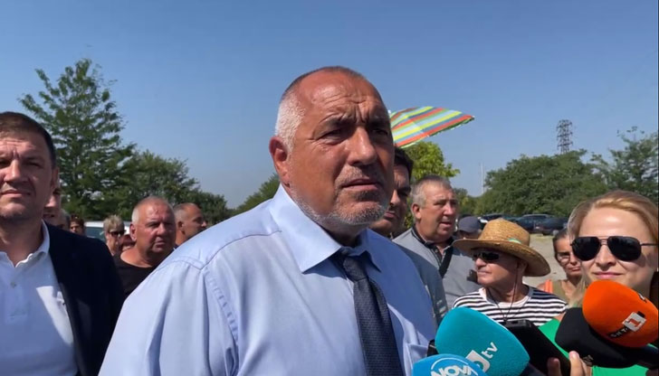 Жалко е, че за шест месеца сринаха държавата, счупиха всичко